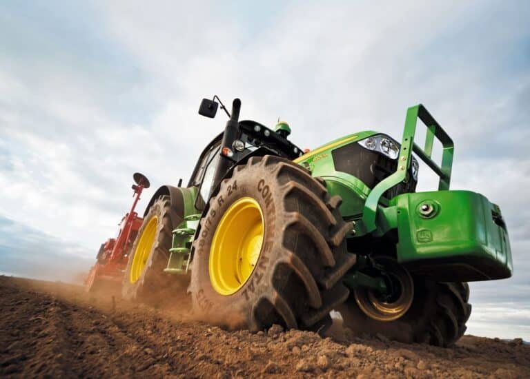 6125M Utility Tractor