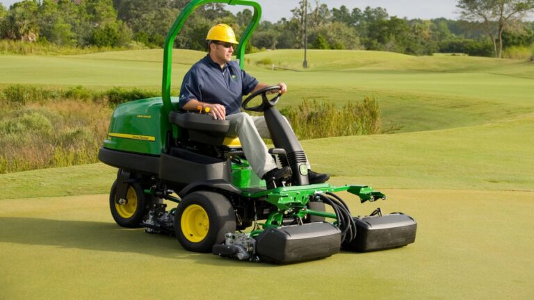 2500B Petrol Riding Greens Mowers