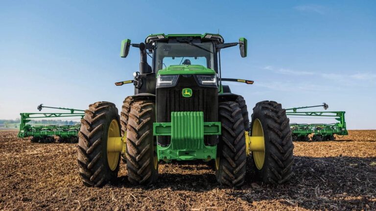 8R 370 Row Crop Tractor