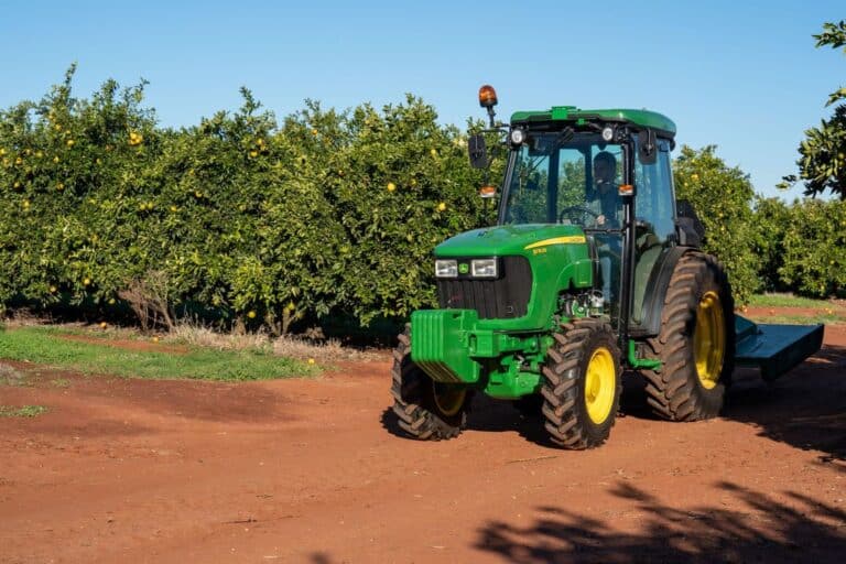 5076EN Narrow Utility Tractor