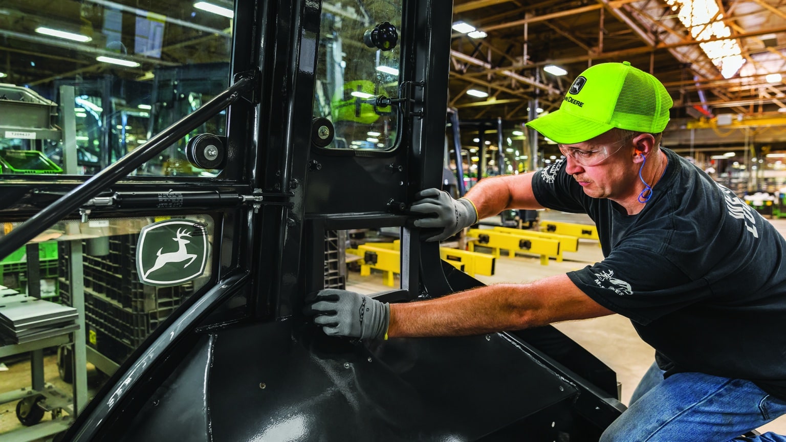 Dubuque Works factory - John Deere Excavators - RDO Equipment