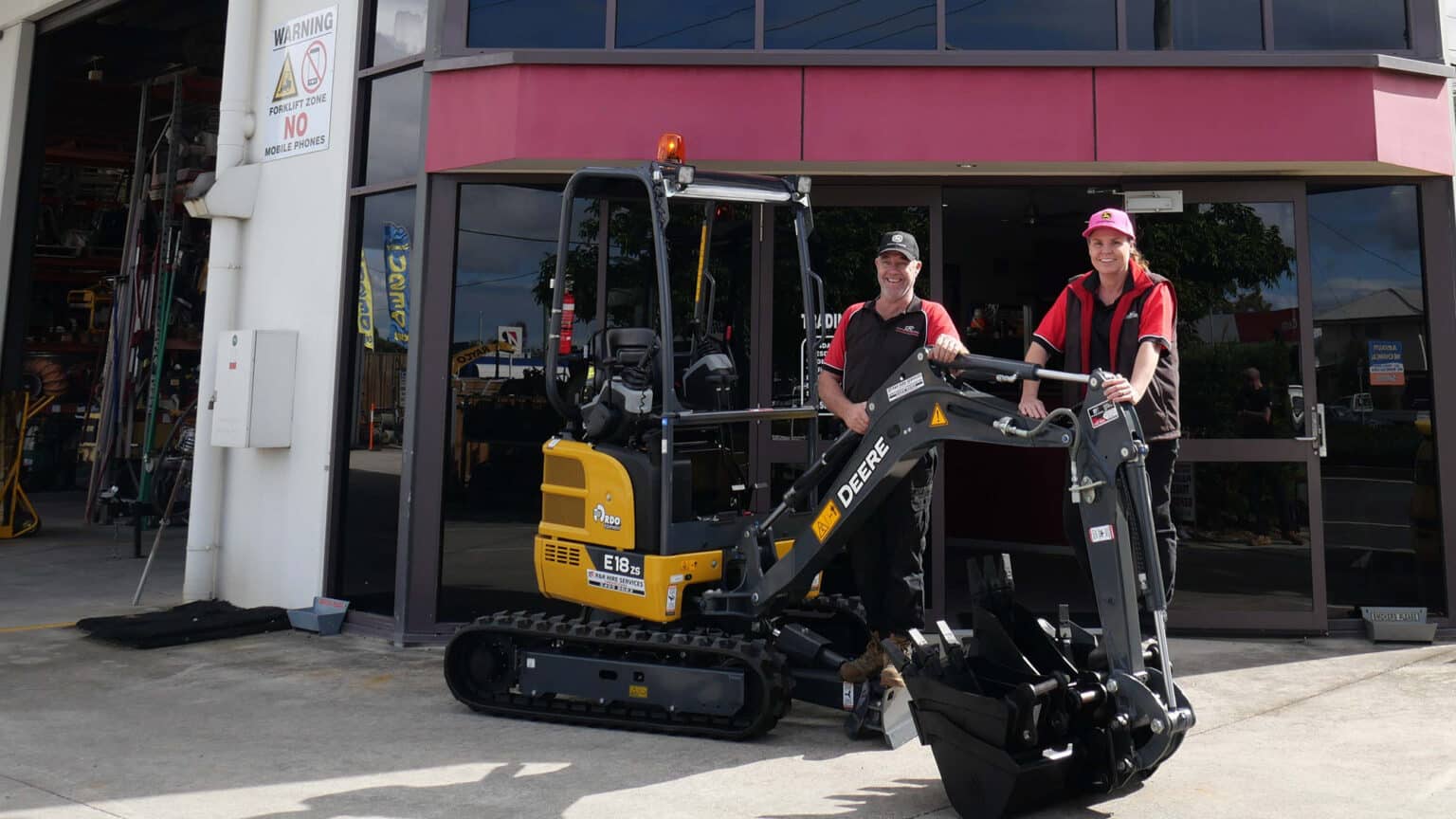 RR Hire Services - John Deere E18ZS mini excavator - RDO Equipment