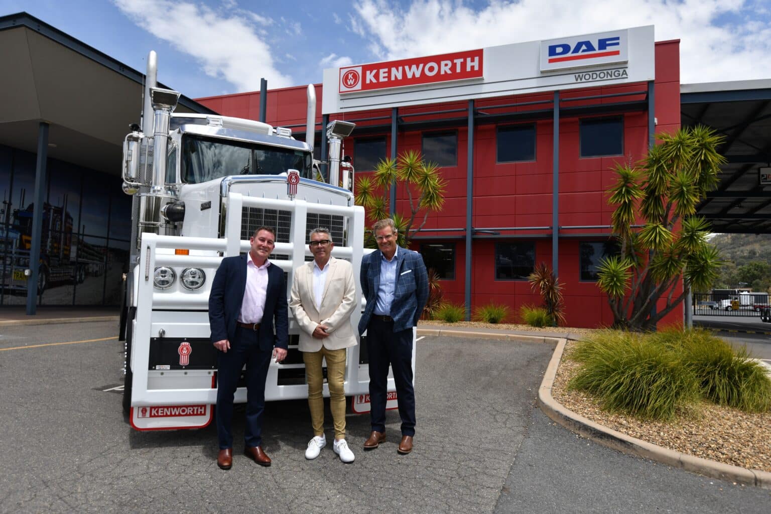 Twin City Truck Centre acquisition