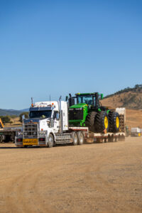 John Deere 9R540 Scraper Special being delivered