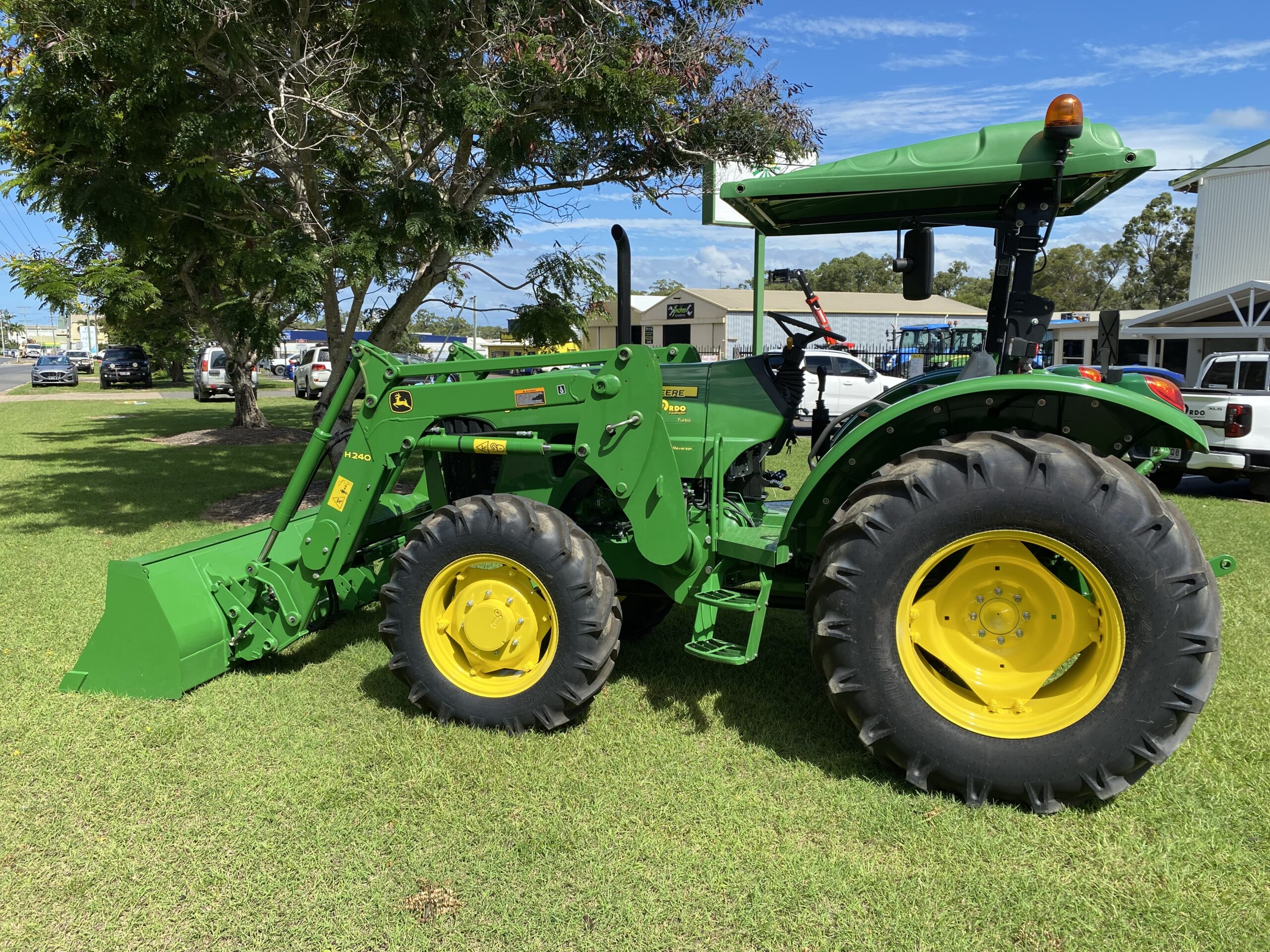 2023 John Deere 5090E Utility Tractor - X194123