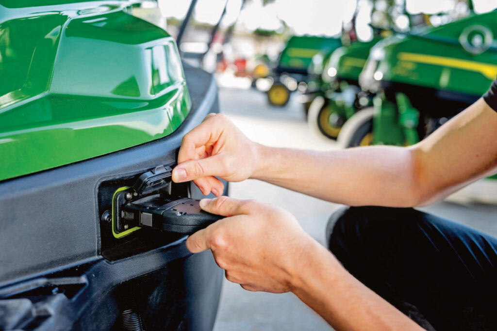 John Deere 2775 E-Cut Electric Triplex Riding Greens Mower