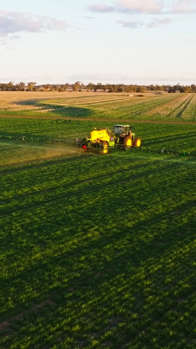 Precision isn’t optional. It’s the standard🌱 
The John Deere R975i delivers smarter spraying, faster fills, and pinpoint accuracy with every pass. No skips. No waste. Just pure efficiency.

 #JohnDeere #R975i #AgTech #FarmSmar