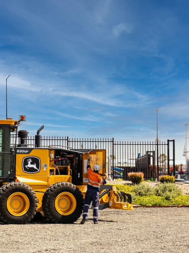 Normal trading hours have resumed, and we’re ready to help you kick off 2026 the right way. From ag fields to construction sites, we’ve got the gear and expertise to keep you moving💪