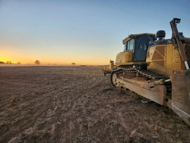 A John Deere 1050K in St. George taking on scrub clearing with a drag chain and supporting dam building in tough country 💪

Built to keep projects moving and landscapes productive 🌾

Thanks to our customer Richard A. for sharing the photos 📸