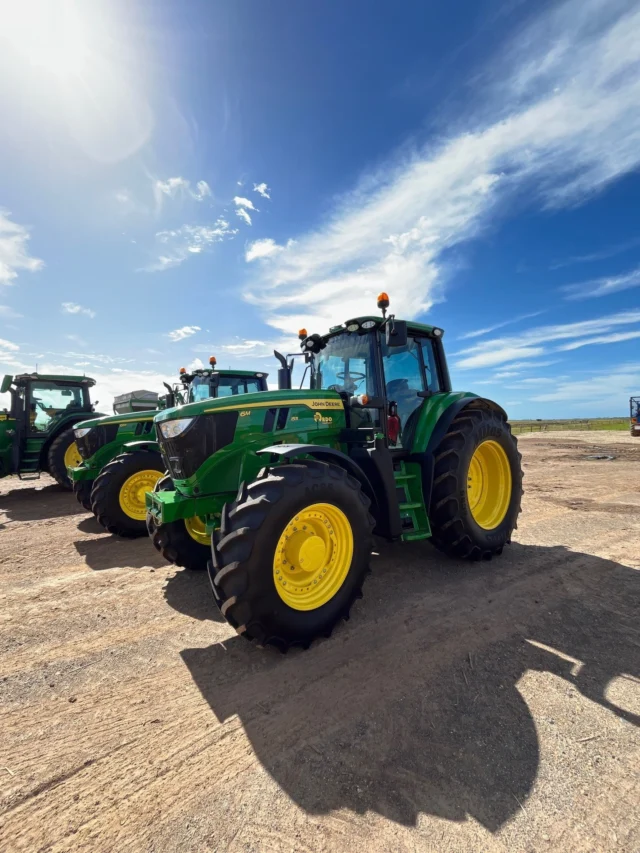 Lindsay Mawbey, Jason Ryan and the team have handed over these two new John Deere 6M 155 Tractors to Brookstead Farming in Proserpine.

And it gets better... their fleet is now 90% Green🟢

Safe to say they are very happy customers.